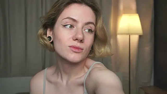 Snapshot of PixieMeow_ chatting on 03.16.25 PixieMeow online show from 03.16.25