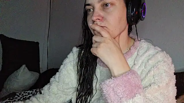 Snapshot of Cyndee_Winter chatting on 12.16.24 Cyndee Winter online show from 12.16.24