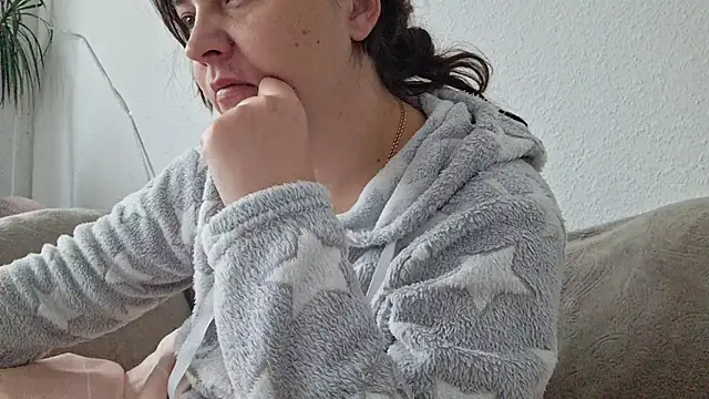 Snapshot of Cyndee_Winter chatting on 10.04.25 Cyndee Winter online show from 10.04.25