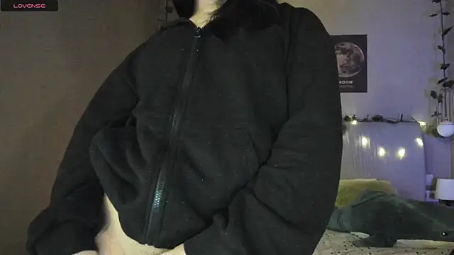 Snapshot of Anisawithlove chatting on 12.13.24 Anisawithlove online show from 12.13.24