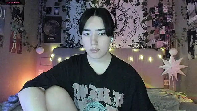 Snapshot of Anisawithlove chatting on 02.13.25 Anisawithlove online show from 02.13.25