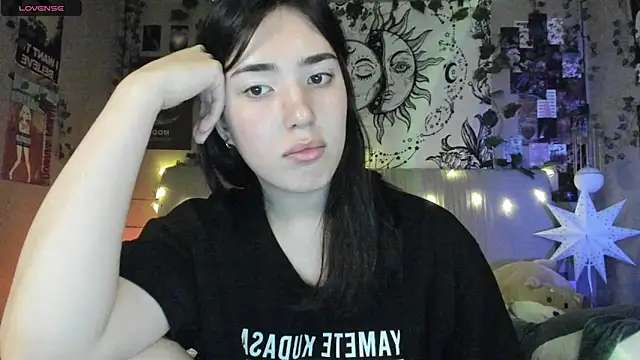 Snapshot of Anisawithlove chatting on 02.28.25 Anisawithlove online show from 02.28.25