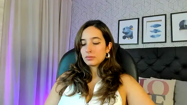 emma  smith1 online show from 02.13.25