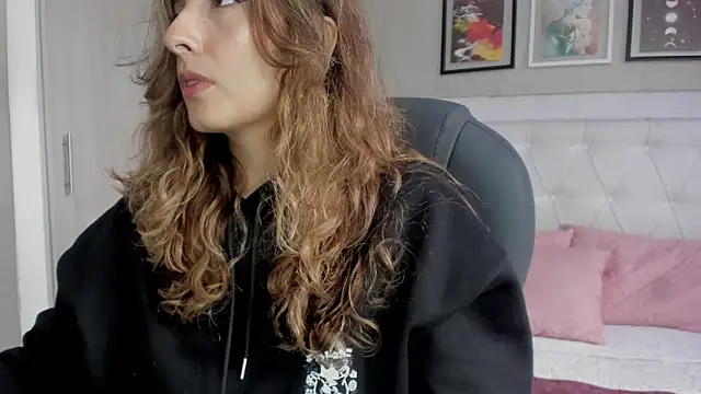 emma  smith1 online show from 03.11.26