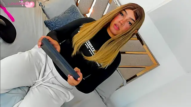 Snapshot of Hanz_sex chatting on 10.14.25 Hanz sex online show from 10.14.25