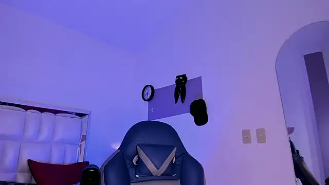 Niicky1  online show from 02.25.25