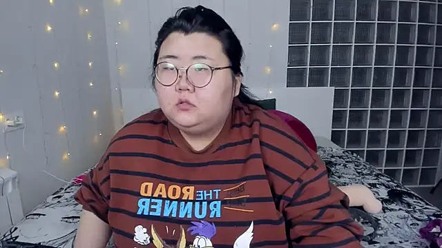 Snapshot of Nadine_asian chatting on 12.11.24 Nadine asian online show from 12.11.24