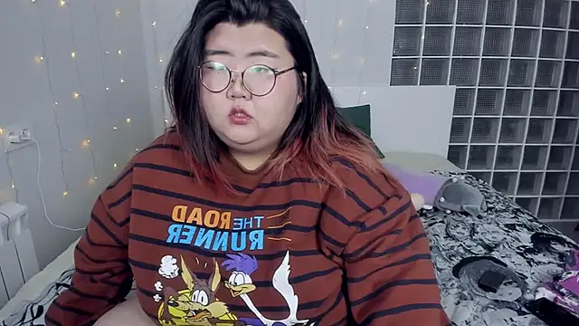 Snapshot of Nadine_asian chatting on 12.11.24 Nadine asian online show from 12.11.24