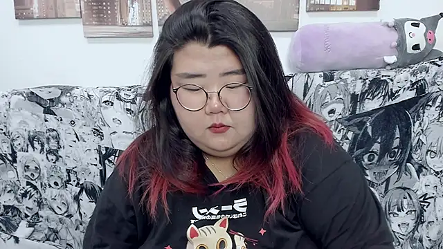 Snapshot of Nadine_asian chatting on 01.04.25 Nadine asian online show from 01.04.25