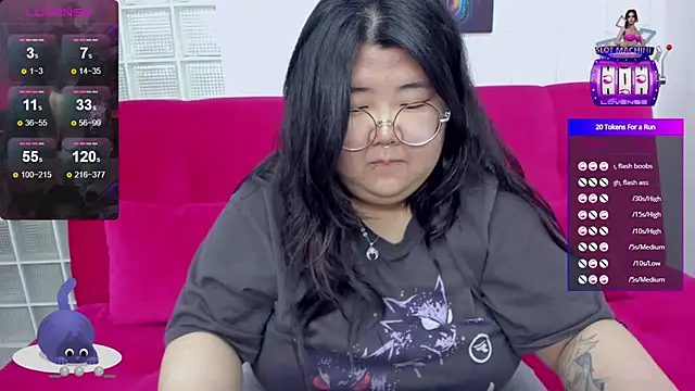 Snapshot of Nadine_asian chatting on 10.10.25 Nadine asian online show from 10.10.25