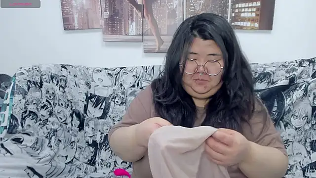 Snapshot of Nadine_asian chatting on 10.14.25 Nadine asian online show from 10.14.25