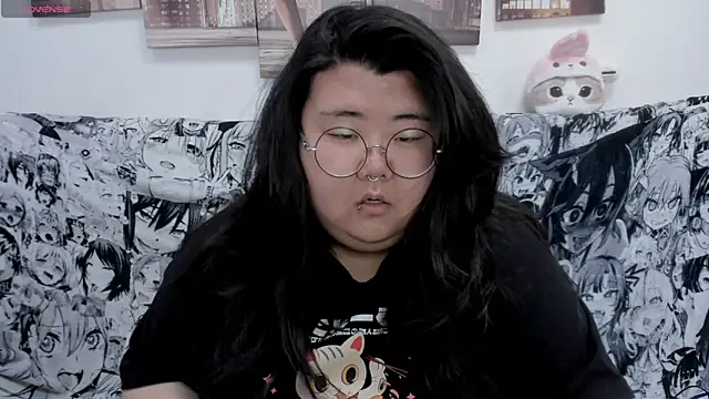 Snapshot of Nadine_asian chatting on 11.04.25 Nadine asian online show from 11.04.25