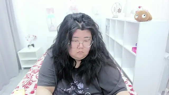 Nadine asian online show from 04.30.26