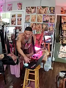 Snapshot of luvs2cumm69 chatting on 12.09.24 luvs2cumm69 online show from 12.09.24