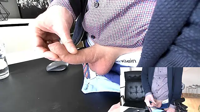 Snapshot of sperma_tributes chatting on 11.28.25 sperma tributes online show from 11.28.25