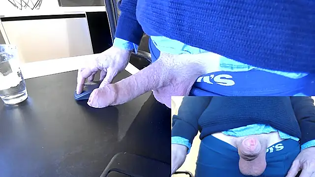 Snapshot of sperma_tributes chatting on 12.17.25 sperma tributes online show from 12.17.25