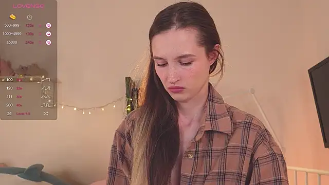 Snapshot of NeonShine chatting on 01.29.25 NeonShine online show from 01.29.25