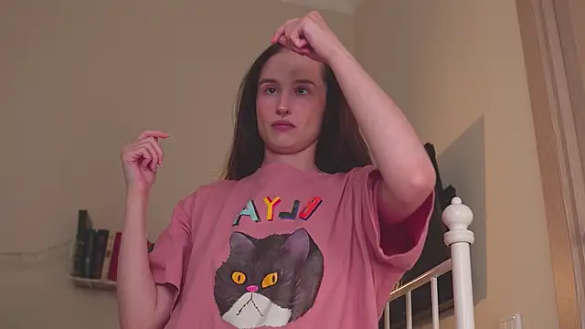 Snapshot of NeonShine chatting on 03.03.25 NeonShine online show from 03.03.25