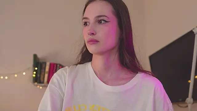 Snapshot of NeonShine chatting on 03.11.25 NeonShine online show from 03.11.25