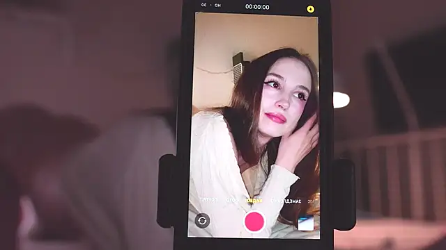 Snapshot of NeonShine chatting on 10.02.25 NeonShine online show from 10.02.25