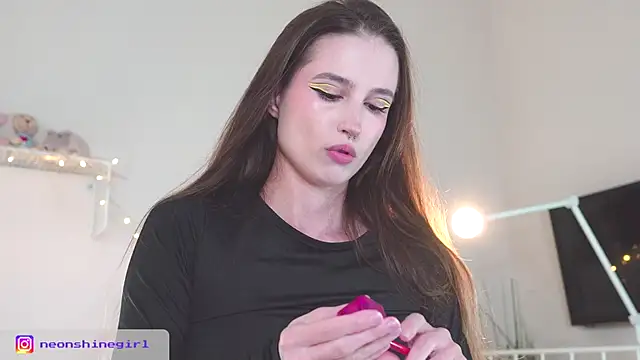 Snapshot of NeonShine chatting on 10.07.25 NeonShine online show from 10.07.25