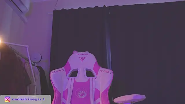 Snapshot of NeonShine chatting on 10.14.25 NeonShine online show from 10.14.25