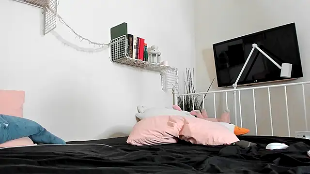 Snapshot of NeonShine chatting on 11.20.25 NeonShine online show from 11.20.25