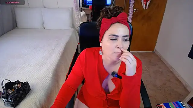 Snapshot of Sahory__ chatting on 11.17.25 Sahory online show from 11.17.25