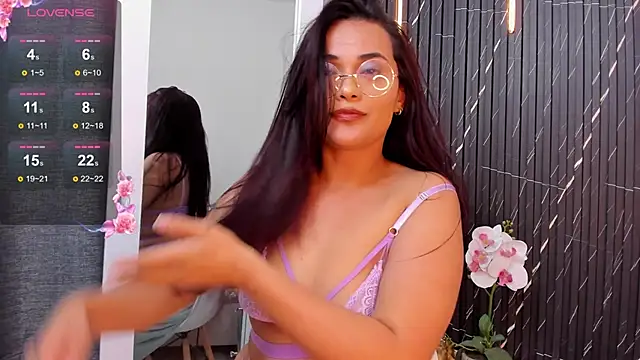 Snapshot of katrina_kaif_x chatting on 02.18.25 katrina kaif x online show from 02.18.25