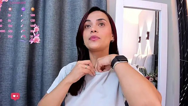 Snapshot of katrina_kaif_x chatting on 09.26.25 katrina kaif x online show from 09.26.25