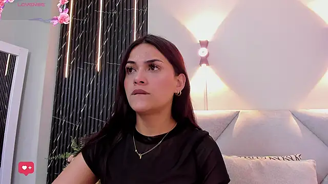 Snapshot of katrina_kaif_x chatting on 11.11.25 katrina kaif x online show from 11.11.25