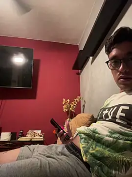 Magicerosxx69 online show from 10.28.25