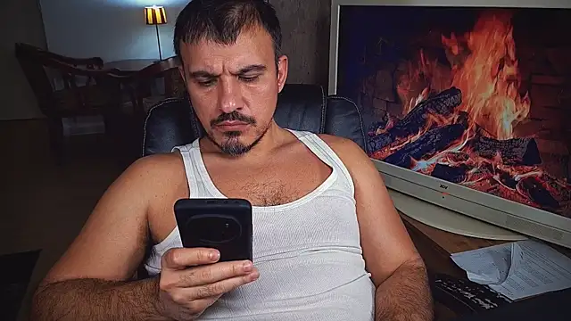 Snapshot of officeman7 chatting on 02.04.25 officeman7 online show from 02.04.25