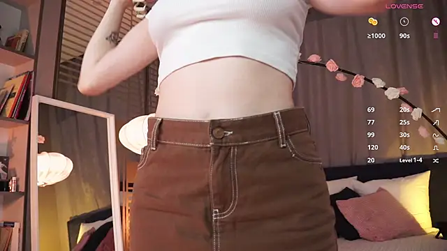 Snapshot of askaudrey_ chatting on 02.25.25 askaudrey online show from 02.25.25