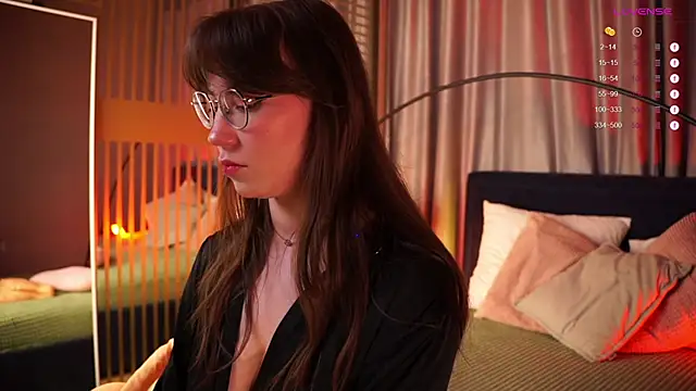 Snapshot of askaudrey_ chatting on 11.18.25 askaudrey online show from 11.18.25