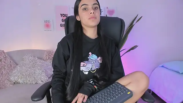 ChloeHarper  online show from 03.04.25