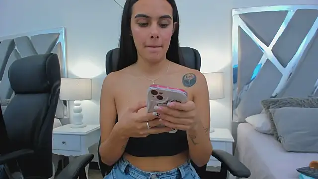 ChloeHarper  online show from 03.15.25