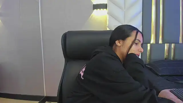 ChloeHarper  online show from 04.09.26