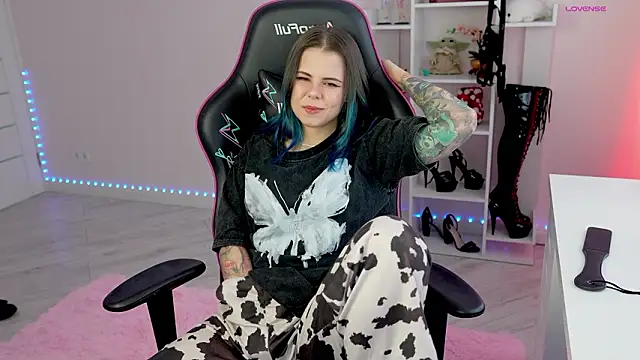 Latex Kitty online show from 03.18.26