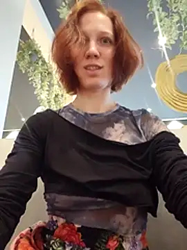 Snapshot of Exhibitionsplit chatting on 01.09.25 Exhibitionsplit online show from 01.09.25