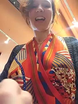 Snapshot of Exhibitionsplit chatting on 02.03.25 Exhibitionsplit online show from 02.03.25