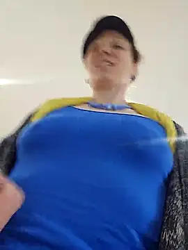 Snapshot of Exhibitionsplit chatting on 03.12.25 Exhibitionsplit online show from 03.12.25