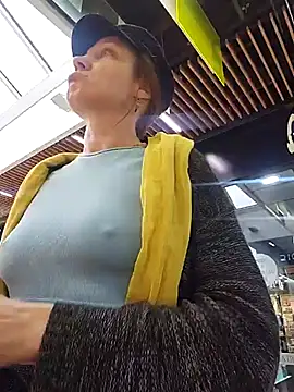 Snapshot of Exhibitionsplit chatting on 03.13.25 Exhibitionsplit online show from 03.13.25