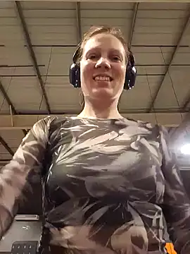 Snapshot of Exhibitionsplit chatting on 03.15.25 Exhibitionsplit online show from 03.15.25