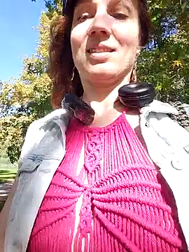 Snapshot of Exhibitionsplit chatting on 10.14.25 Exhibitionsplit online show from 10.14.25