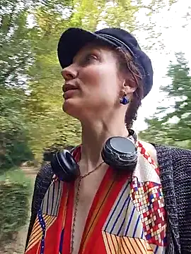 Snapshot of Exhibitionsplit chatting on 10.19.25 Exhibitionsplit online show from 10.19.25