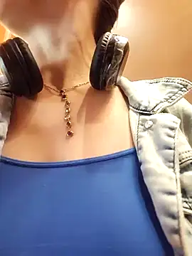 Snapshot of Exhibitionsplit chatting on 10.23.25 Exhibitionsplit online show from 10.23.25