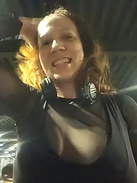 Snapshot of Exhibitionsplit chatting on 10.29.25 Exhibitionsplit online show from 10.29.25