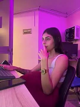 Snapshot of cristel_17 chatting on 12.20.24 cristel 17 online show from 12.20.24