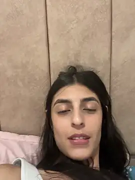 Snapshot of cristel_17 chatting on 12.23.24 cristel 17 online show from 12.23.24